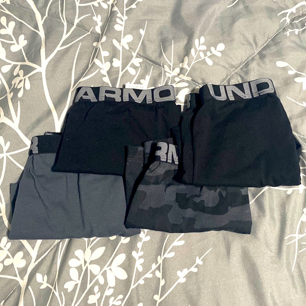 NEW -NEVER WORN Youth boys Under Armour briefs